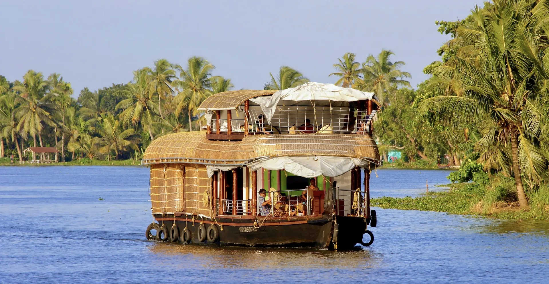 houseboat-kerala-2791119_1920 2
