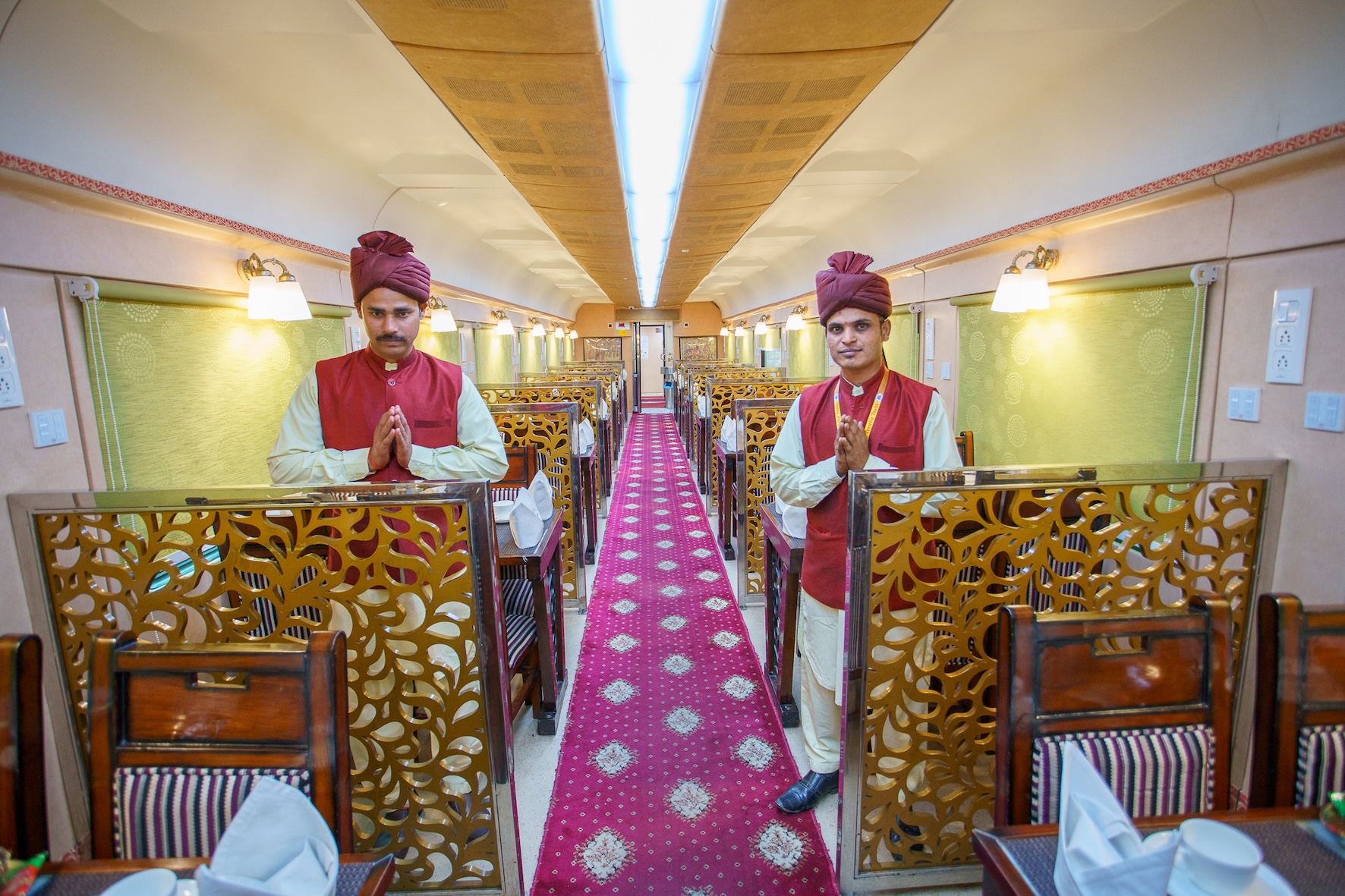 Indien_Mahaparinivana Train_Train Staff_Copyright_IRCTC Buddhist Train